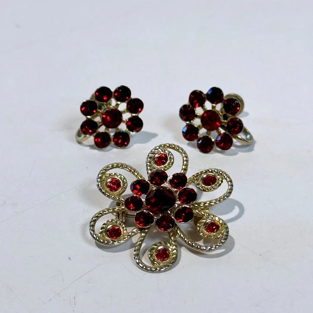Vintage Floral Red Rhinestone Brooch Pin & Screw Back Earrings Matching Set